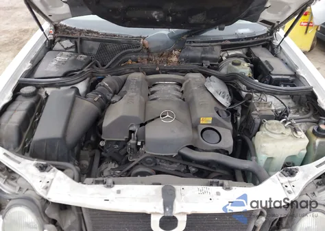 1999 Mercedes-Benz E 320 Awd z USA, uszkodzony, nr VIN WDBJH82F7XX025734